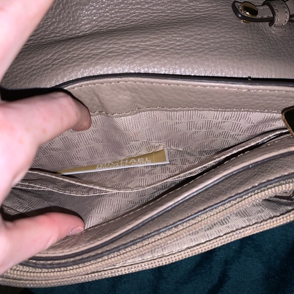 Michael Kors crossbody - Picture 4 of 8